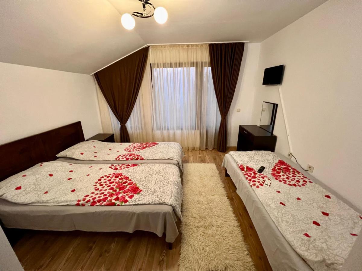 Къщи За Гости Фантазия Dospat Buitenkant foto